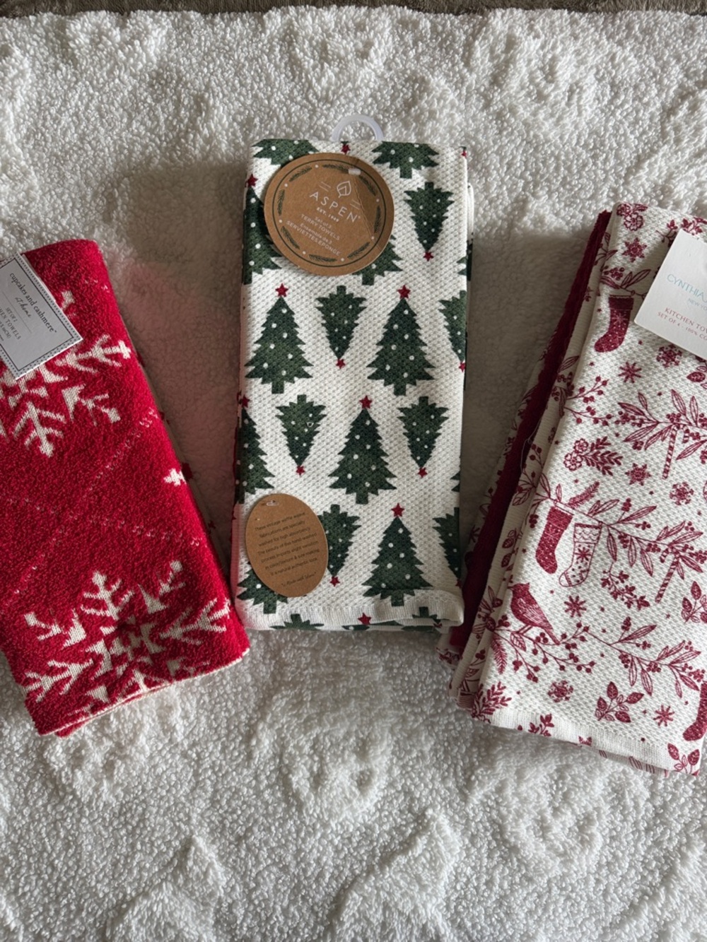 Cupcakes & Cashmere Holiday Kitchen Towels Red Snowflake Christmas Tree 🎄 NEW!
